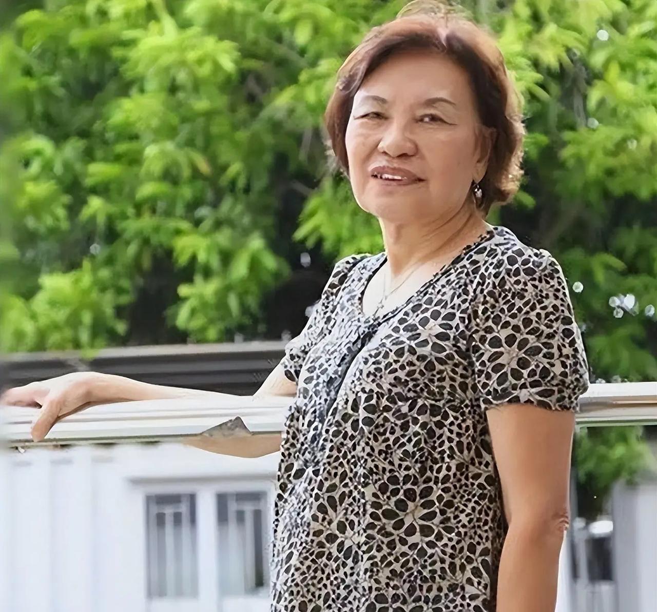 陈道明说：“你有退休金，子女就很孝顺；你有存款，子女就盼着你早点死；你病了，日子