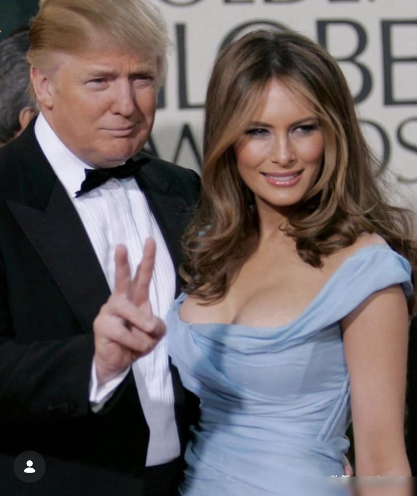 梅拉尼娅当众甩开特朗普的手，不止一次。你以为是意外？回看20年前的金球奖，那眼神