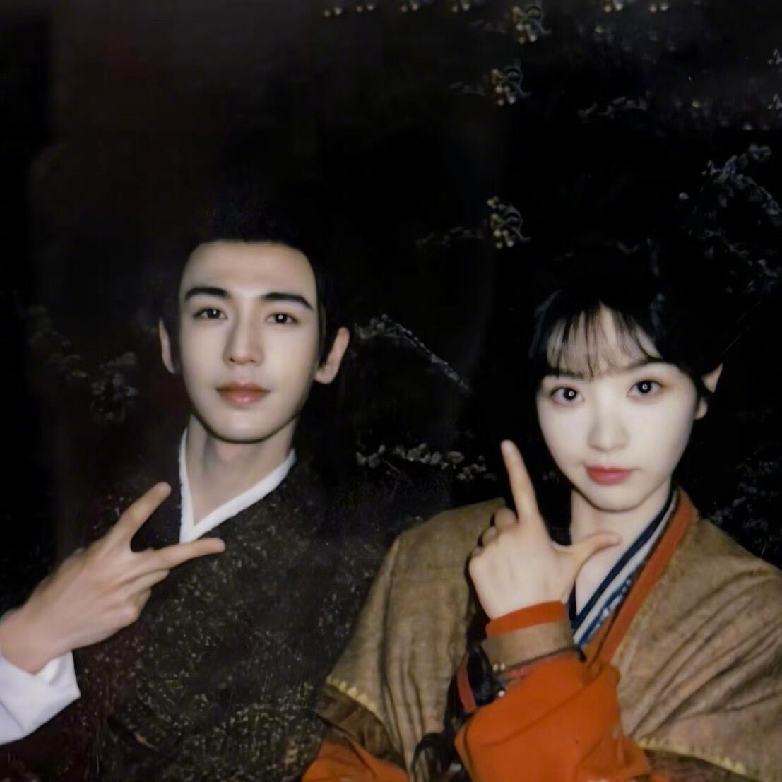 逐玉庆功宴田作之赫合照来了是谁的CP发糖了？是我的！庆功宴上的眼神拉丝，我直接一