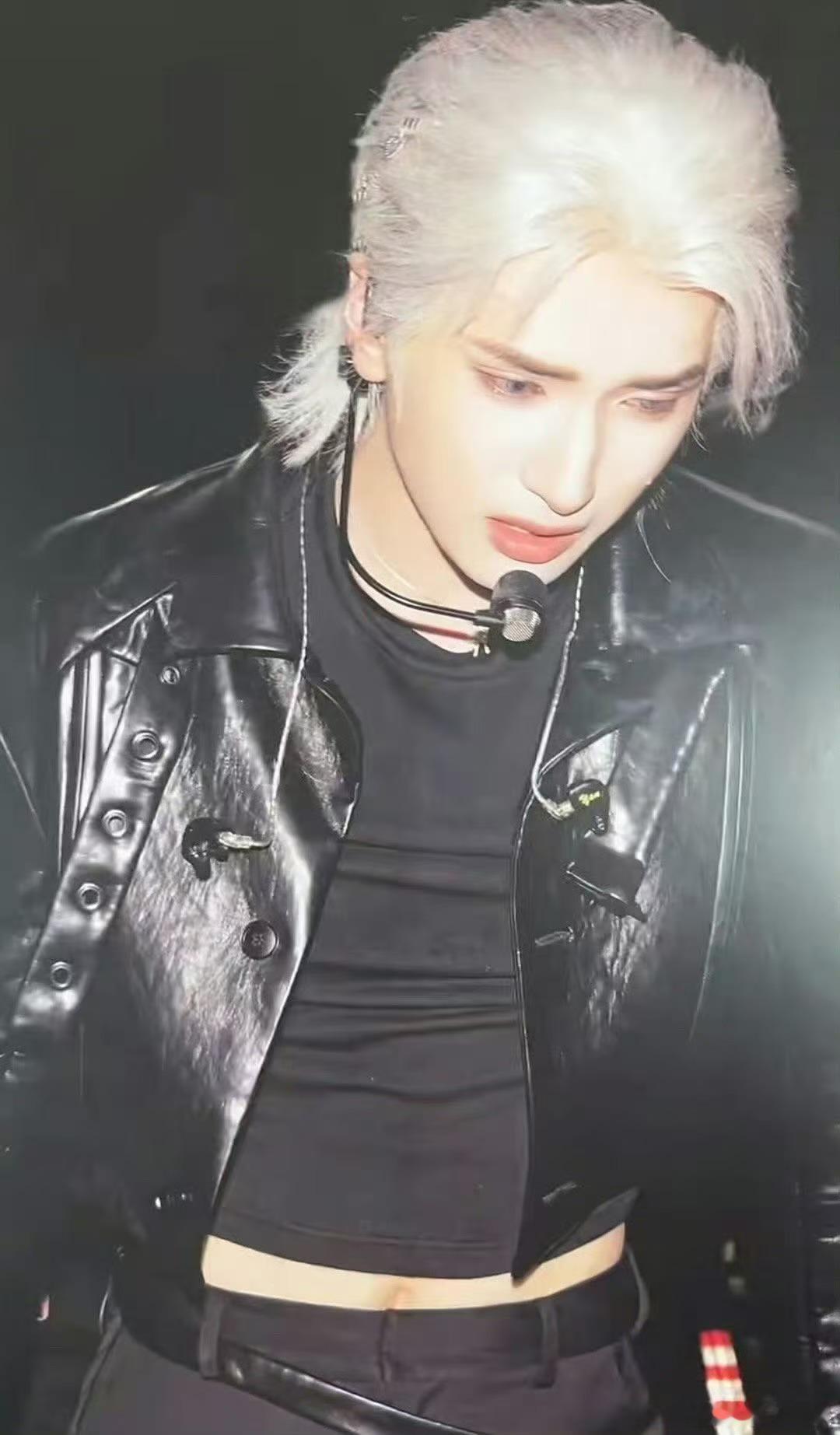 严浩翔疼的掉眼泪严浩翔膝盖旧伤复发疼的掉眼泪严浩翔膝盖旧伤复发疼的掉眼泪，sdf