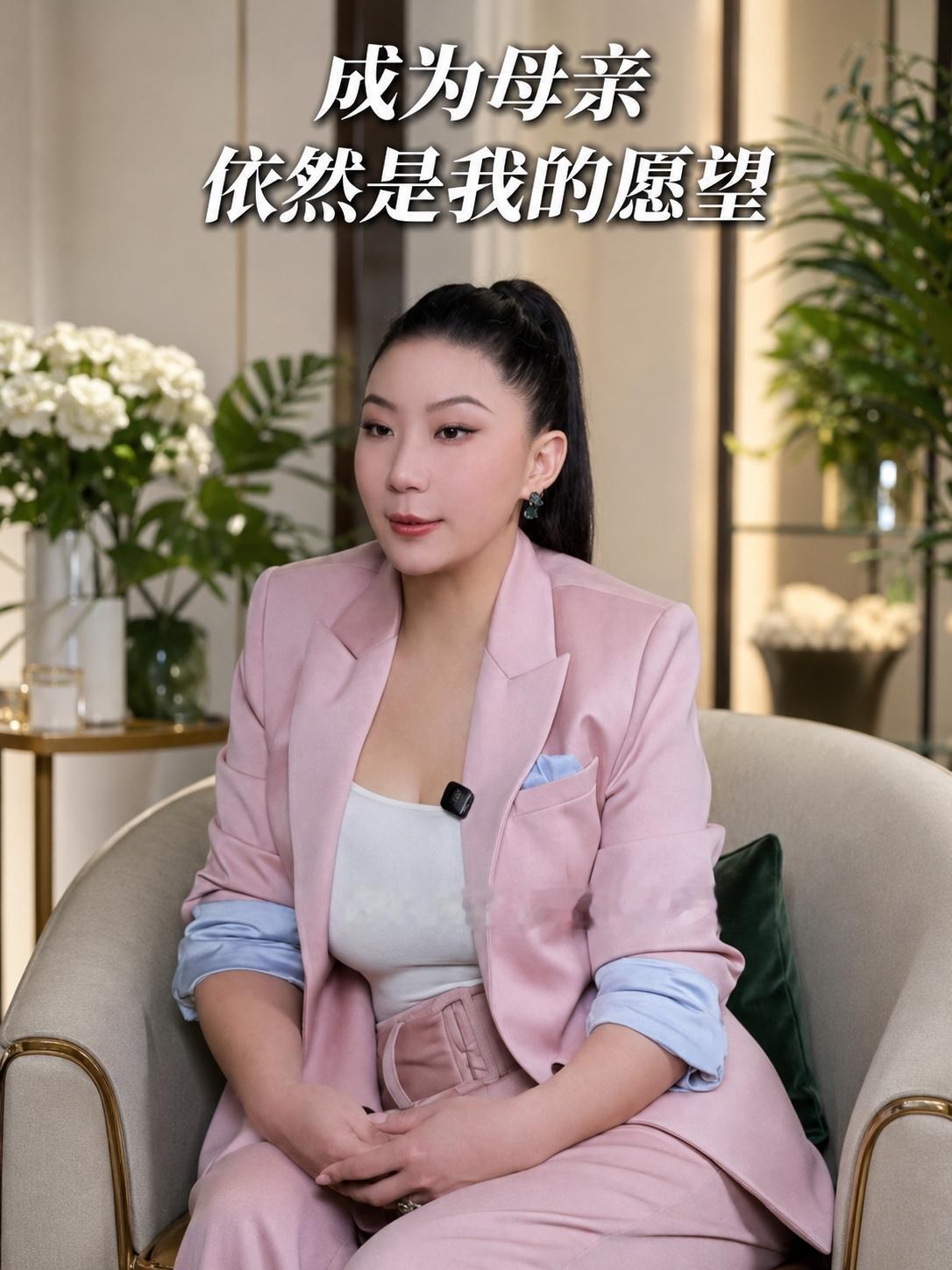 有人问我
谢贤到底算什么段位
我说别的男星沾上风流两个字早就翻车了，唯独他活成了