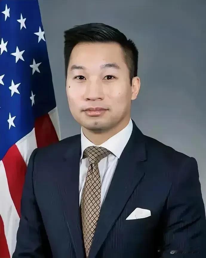 这个华裔移民二代，广东移民之子，特朗普第一届政府时，他是美国恶法“台湾旅行法”出