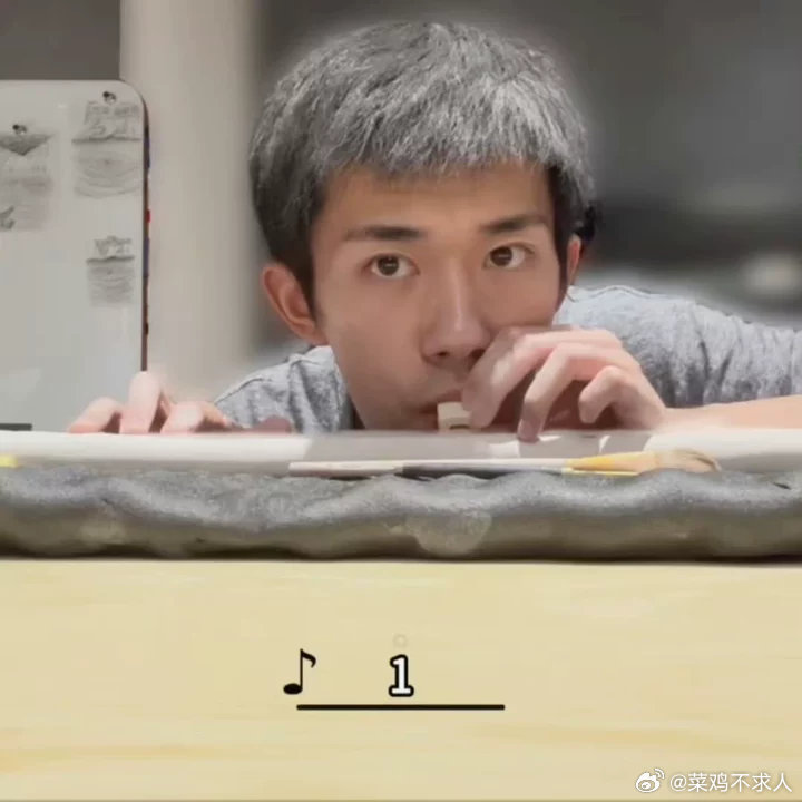 易烊千玺驯服笛子珍贵影像易烊千玺用月光下的凤尾竹驯服笛子易烊千玺用月光下的凤尾竹