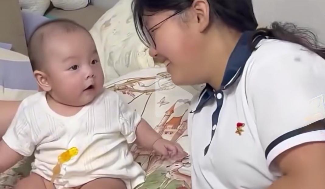 小小子想问：姐姐你放学了？