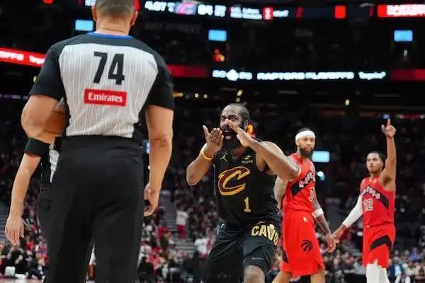 NBA季后赛骑龙G4出现7次错漏判北京时间4月28日，NBA官方公布了骑士猛龙G