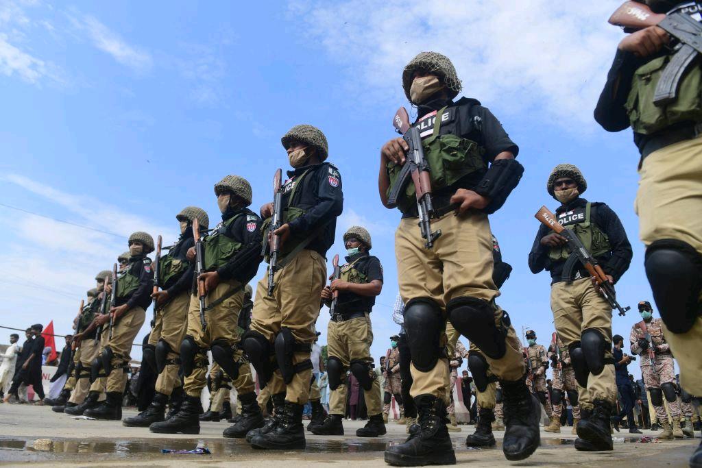 巴基斯坦媒体消息，12月15日夜间，巴基斯坦一辆巴士在乌巴罗附近遭武装匪徒劫持，