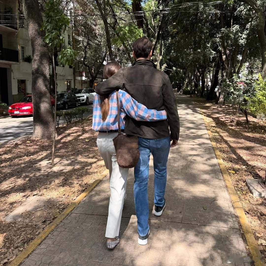 希腊王室 1月27日，菲利普王子和妮娜王妃最新照片，恩爱如初就是不考虑生娃哈哈哈