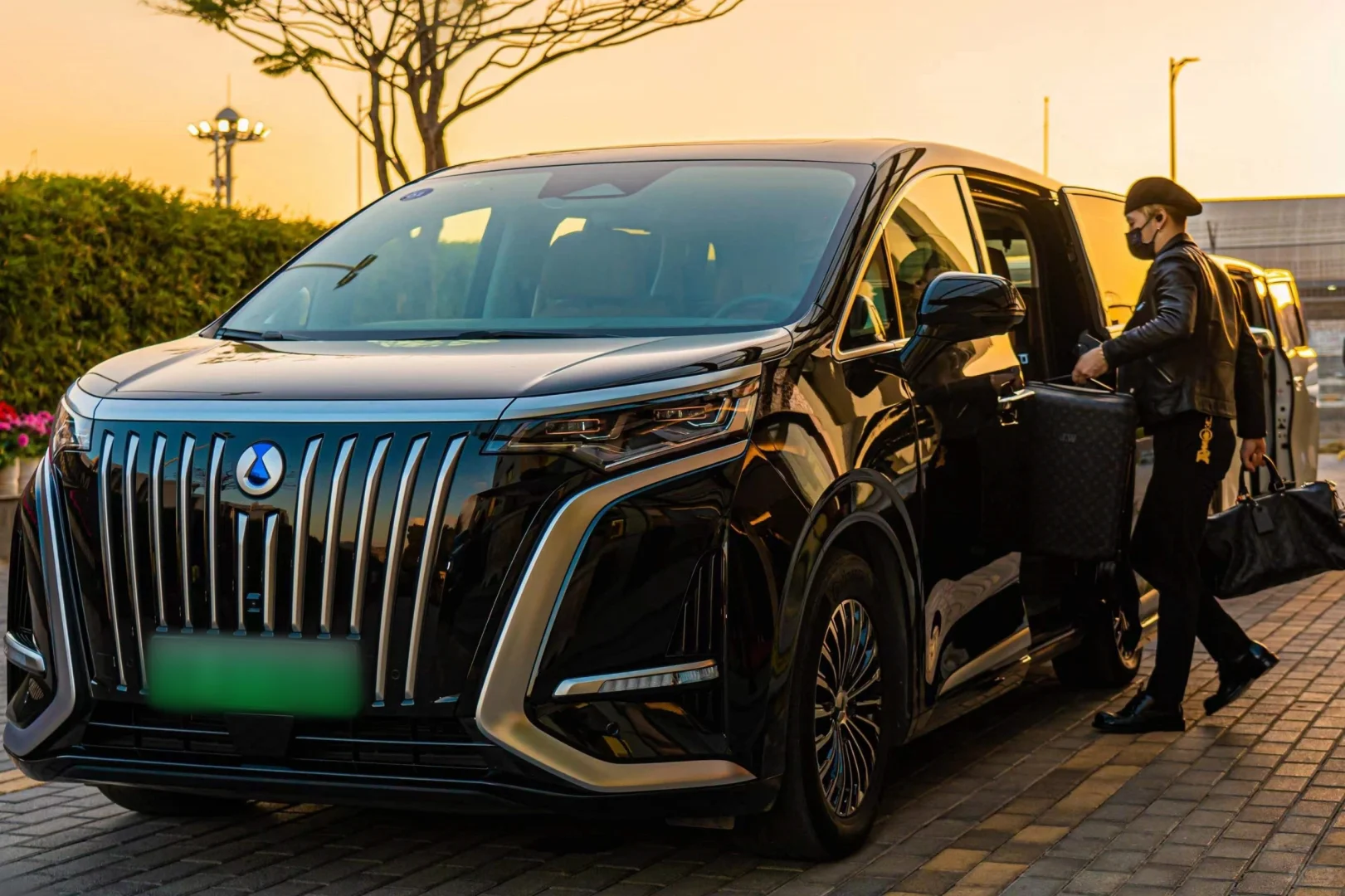 这次过年回城路上看到了很多腾势MPV，原来都是跟明星学的。像明星一样出行
这次嘉...