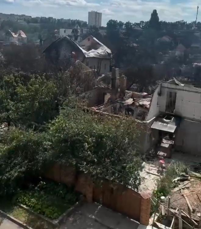 乌克兰基辅州维什涅韦市的弹药库被俄军击中后发生猛烈的殉爆，威力之大骇人听闻，将这