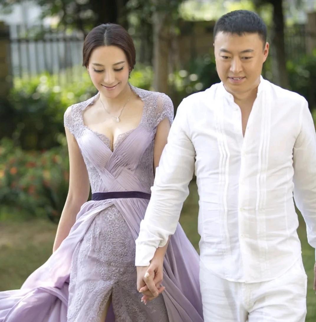 国乒女队主教练马琳也是事业爱情双丰收，前妻是北电毕业的张宁益，结婚一年后两人离婚