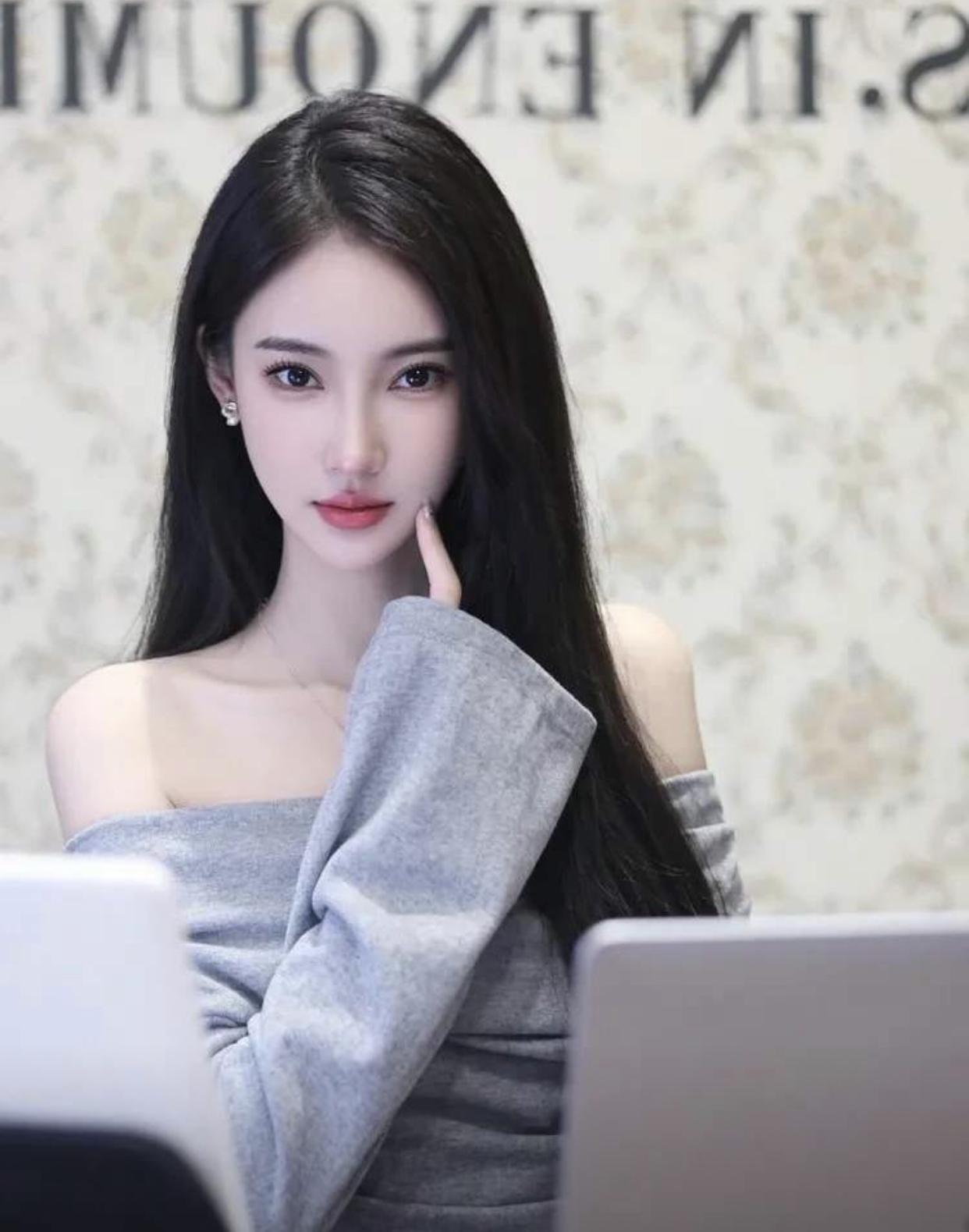 气质穿搭怎么穿才恰到好处? 怎么定义女性的优雅 分享一下你随手拍下的照片 角度很