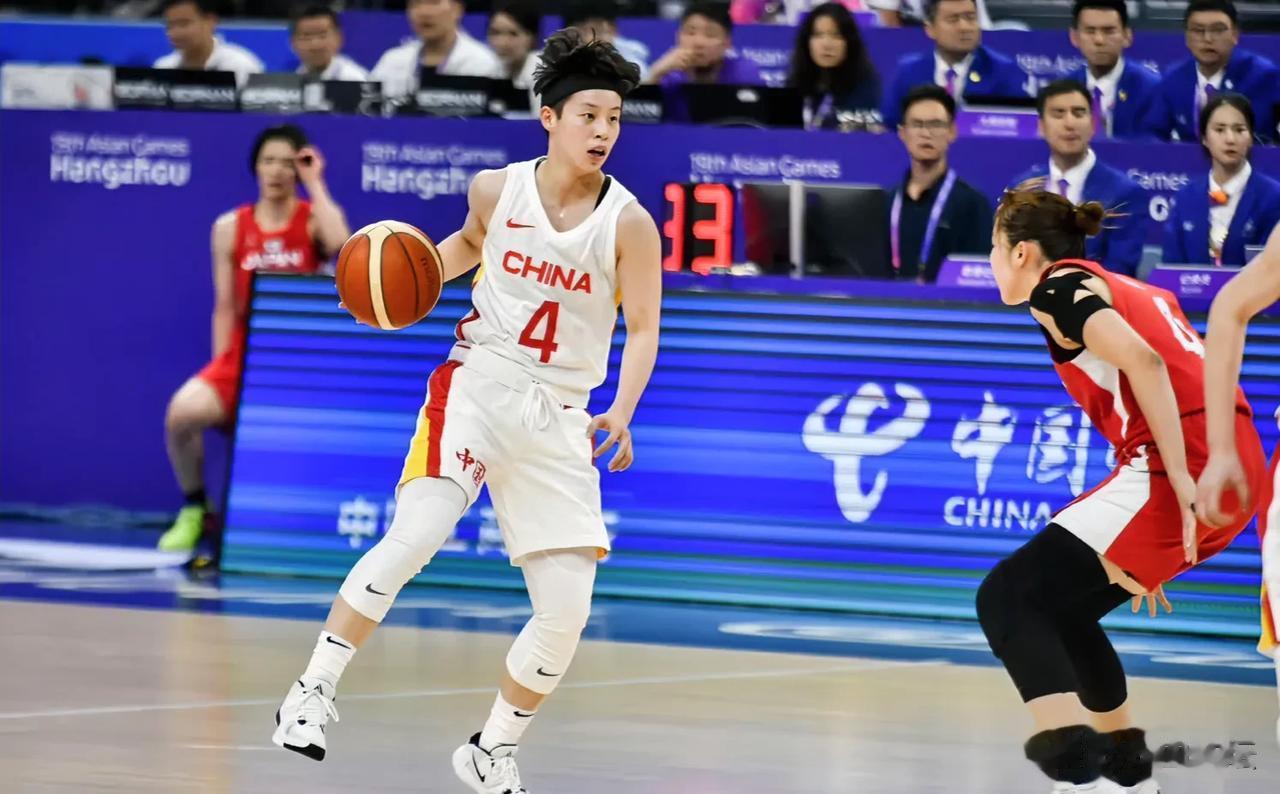 赵继伟，好好向李缘学习吧。

看李缘打球，你会有一种非常轻松的感觉，因为她一定是