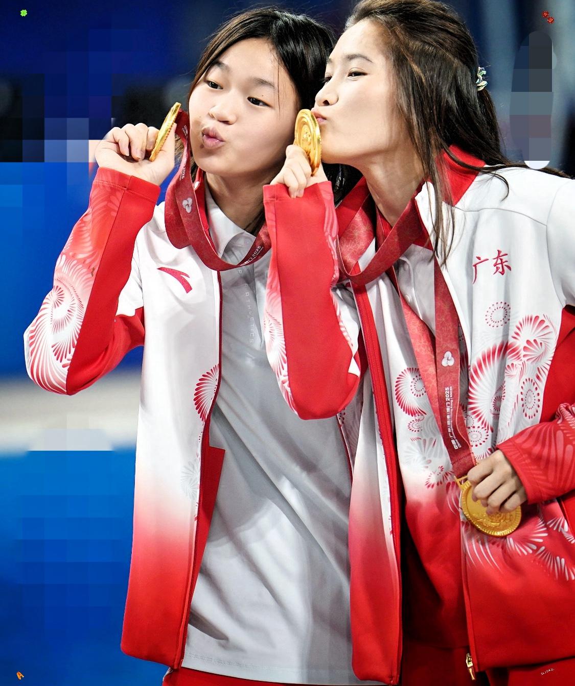 全红婵带给我们的，
不仅仅是赛场上的优异表现！
全红婵在比赛中取得好成绩，

更