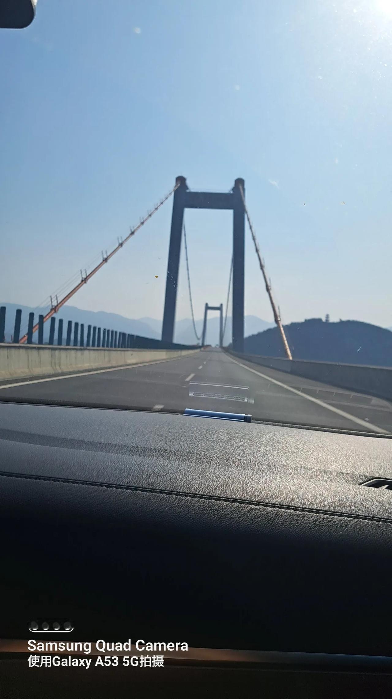好大的桥，感觉满满的视野开阔