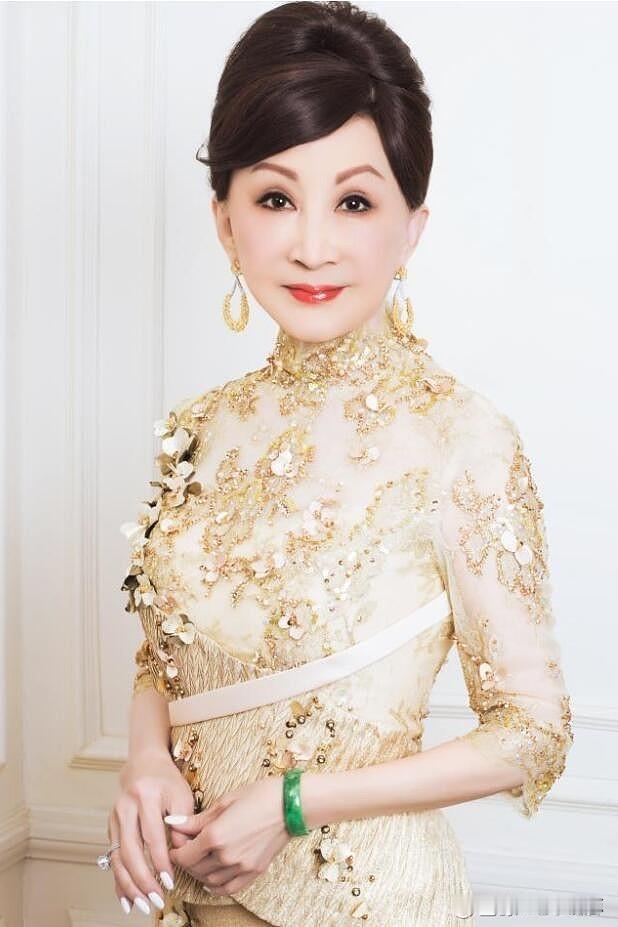 刘晓庆和刘嘉玲都夸她，一个是“橡胶姐妹”，一个是“密友”，这事真不是瞎传。我查了