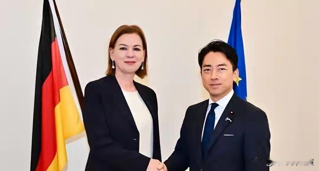 小泉已通告中俄，不许威慑日本，普京向东海派兵，德国也有新动作