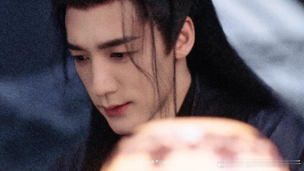 此沙古装披发完全魅魔电视剧良陈美锦  真的没见过这么会穿古装的男演员。越是简单的