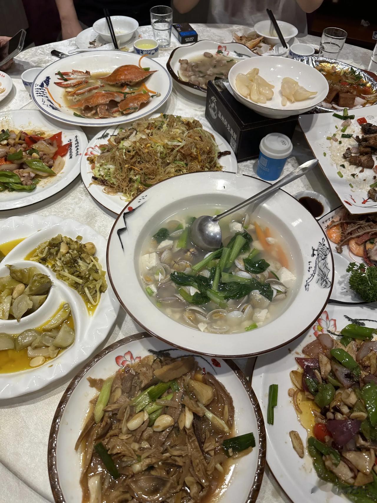 前段时间托人办事，发生了一件特有意思的事。当时觉得很惊险，现在回想起来，处处都是