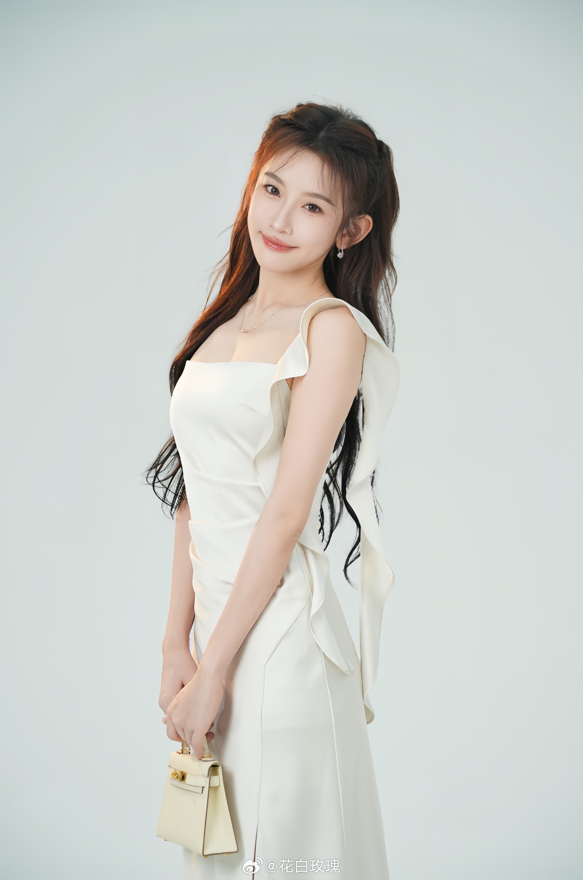 韩雨彤《初次见面我的先生》定妆照2p太美了完全是公主 