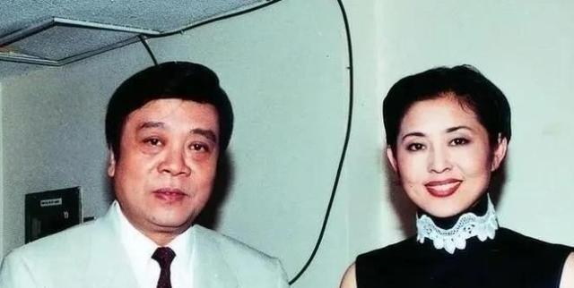 1993年，34岁的倪萍被评为正教授，51岁的赵忠祥不服，拍桌子大喊：“1959