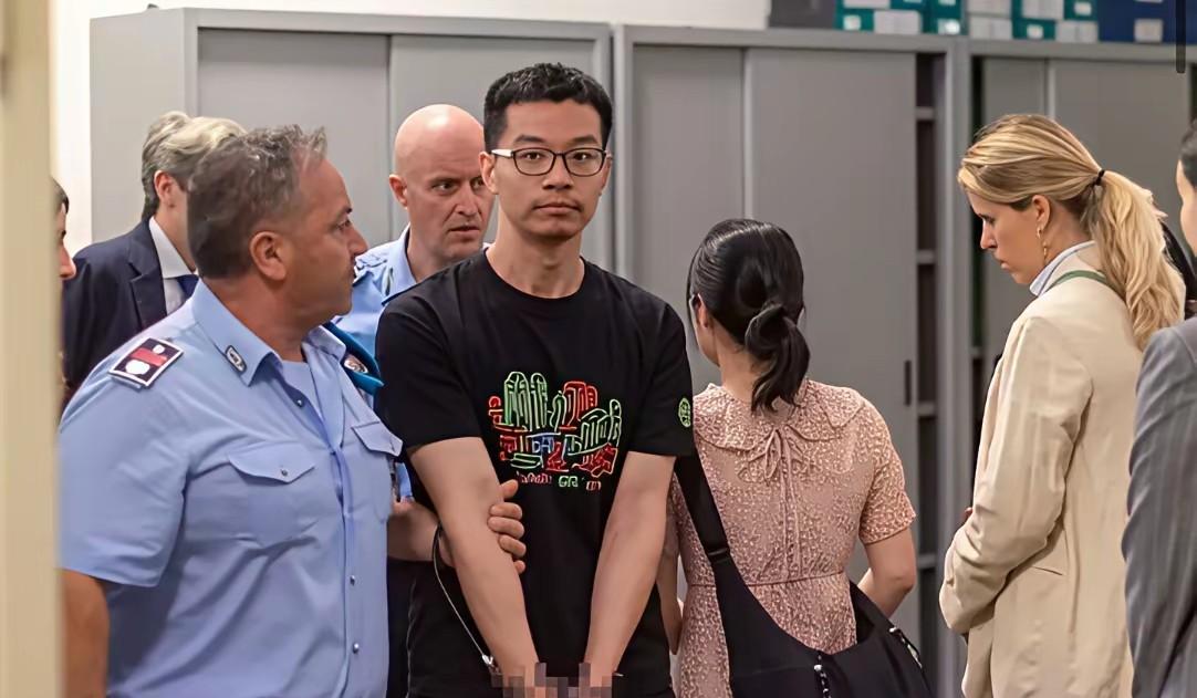 徐泽伟在意大利机场刚下飞机就被抓了，

不是海关查问题，

而是美国早盯上了他。