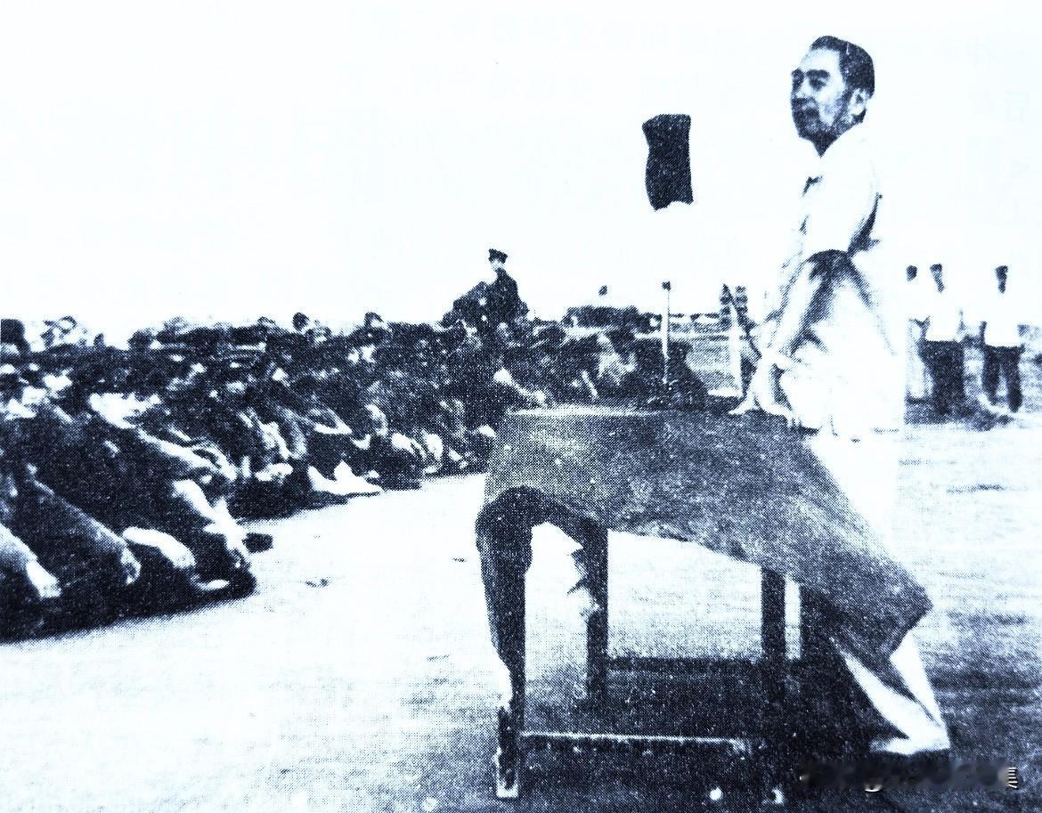 1958年7月，黄河发生大洪水，冲毁郑州黄河铁路大桥，周恩来总理抵临黄河下游部署