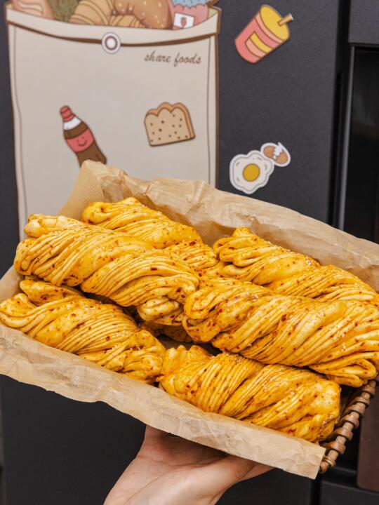 给大家上才艺啦～解锁一种很新的香辣花卷