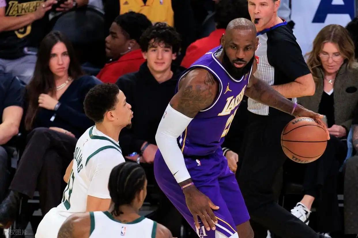 湖人对雄鹿的比赛，虽然湖人输球了，但是詹姆斯的表现无可挑剔。在这一场比赛中，同样