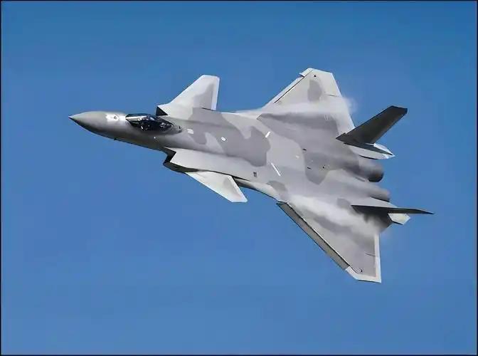 很多人以为日本怕的是中国的歼-20或航母战斗群，错了！真相是，东京根本不怕你的先