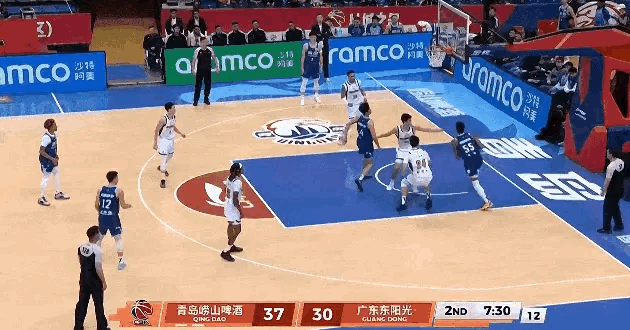 前场被疯狂打爆。青岛男篮vs广东男篮