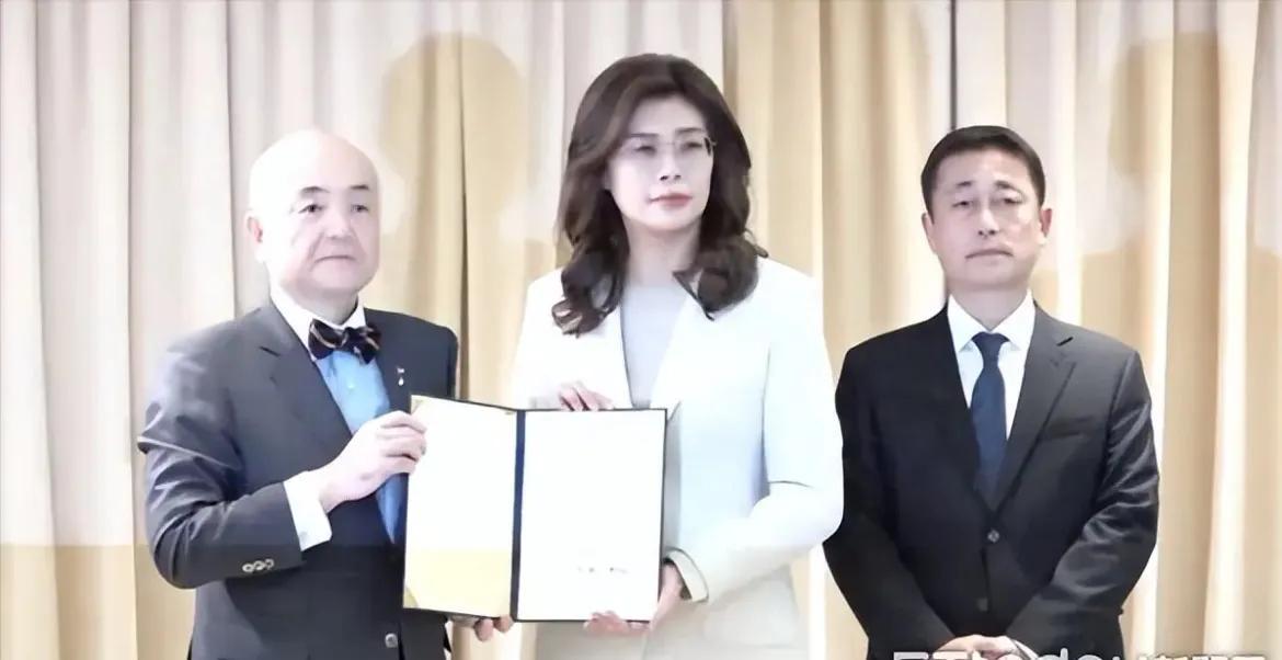 太荒谬，郑丽文给日本捐百万，真忘了日寇当年要把他父辈赶尽杀绝
7月28日，日本熊