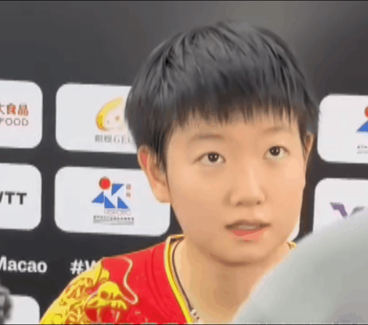 就喜欢看莎莎这看帅哥的大眼睛，
莎莎，只要看到帅哥眼睛里都能放光，
不过咱就是说