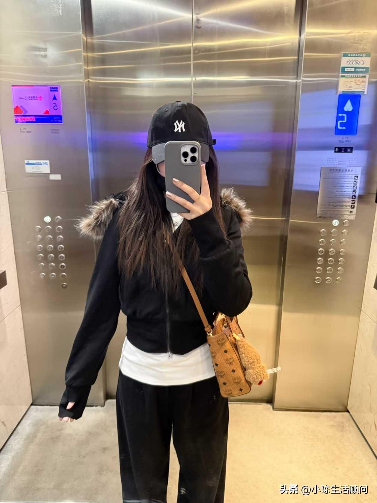 近几天早晚温差有点大吖，好在机灵的我出门时多带了件外套[奸笑]