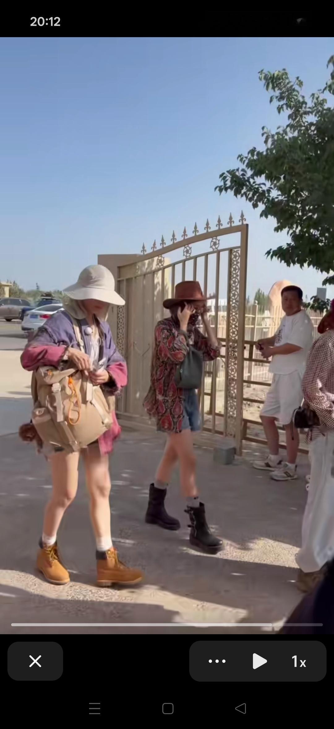 李宇春旅综首秀李宇春向野的我们 各平台到处看，春春有在好好防晒好好吃饭我就放心了