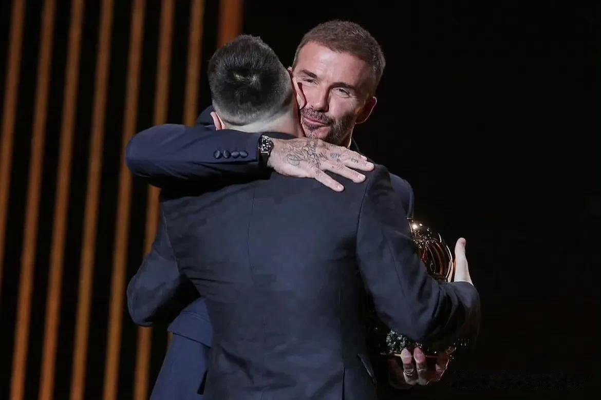 昨晚梅西赢得史无前例的第八座金球奖，给他颁奖嘉宾是贝克汉姆，而不是梅吹们期待的克