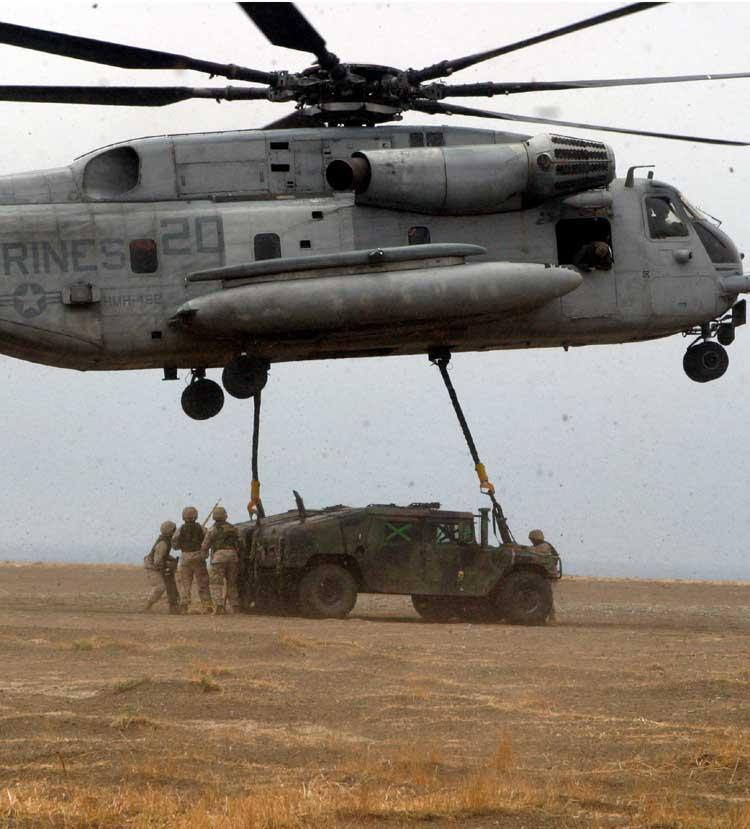 CH-53E“超级种马”重型运输直升机。高端直升机 
吊装各种车辆，飞机的场景，