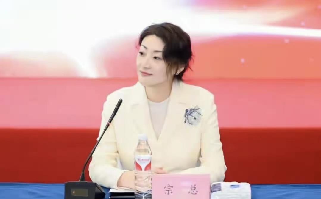 我预感，这次宗馥莉“以退为进”可能不管用了。

据了解，她早在9月12日向娃哈哈