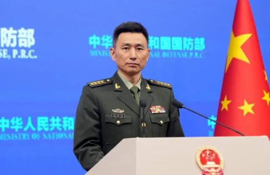 埃及天空上，中国战机本可以三秒钟结束战斗，却选择了"陪练式打法"——让埃及飞行员
