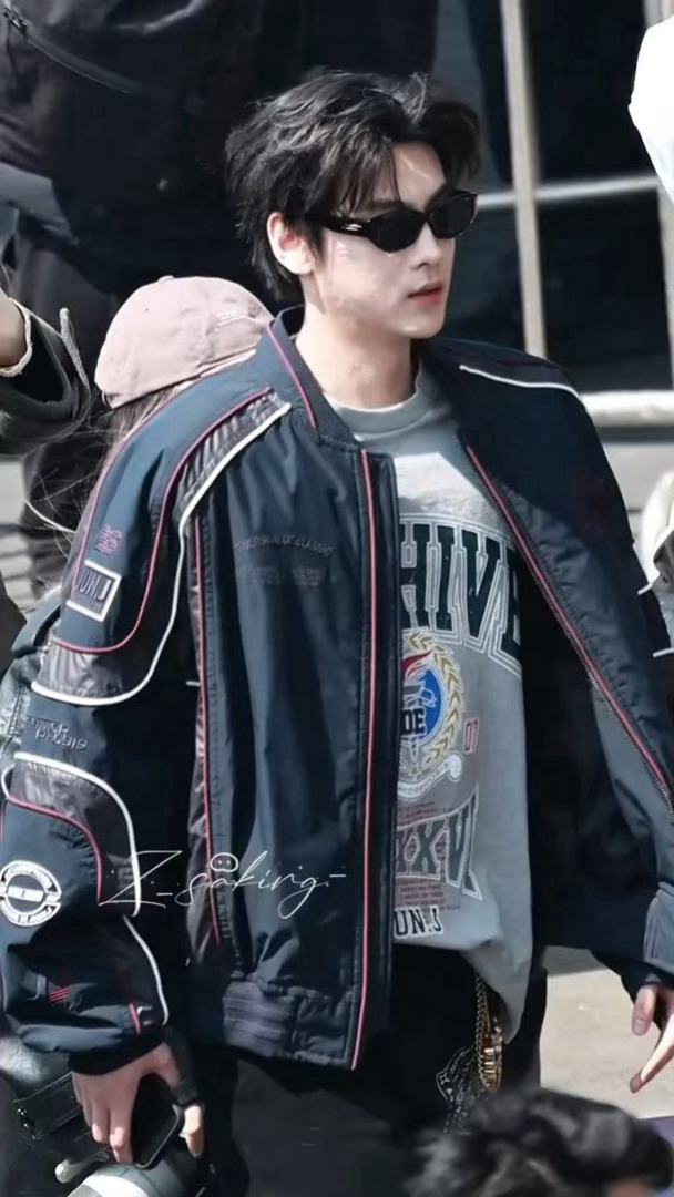 田栩宁今日F1线下生图，我给到一个夯田栩宁F1活动田栩宁赛车服