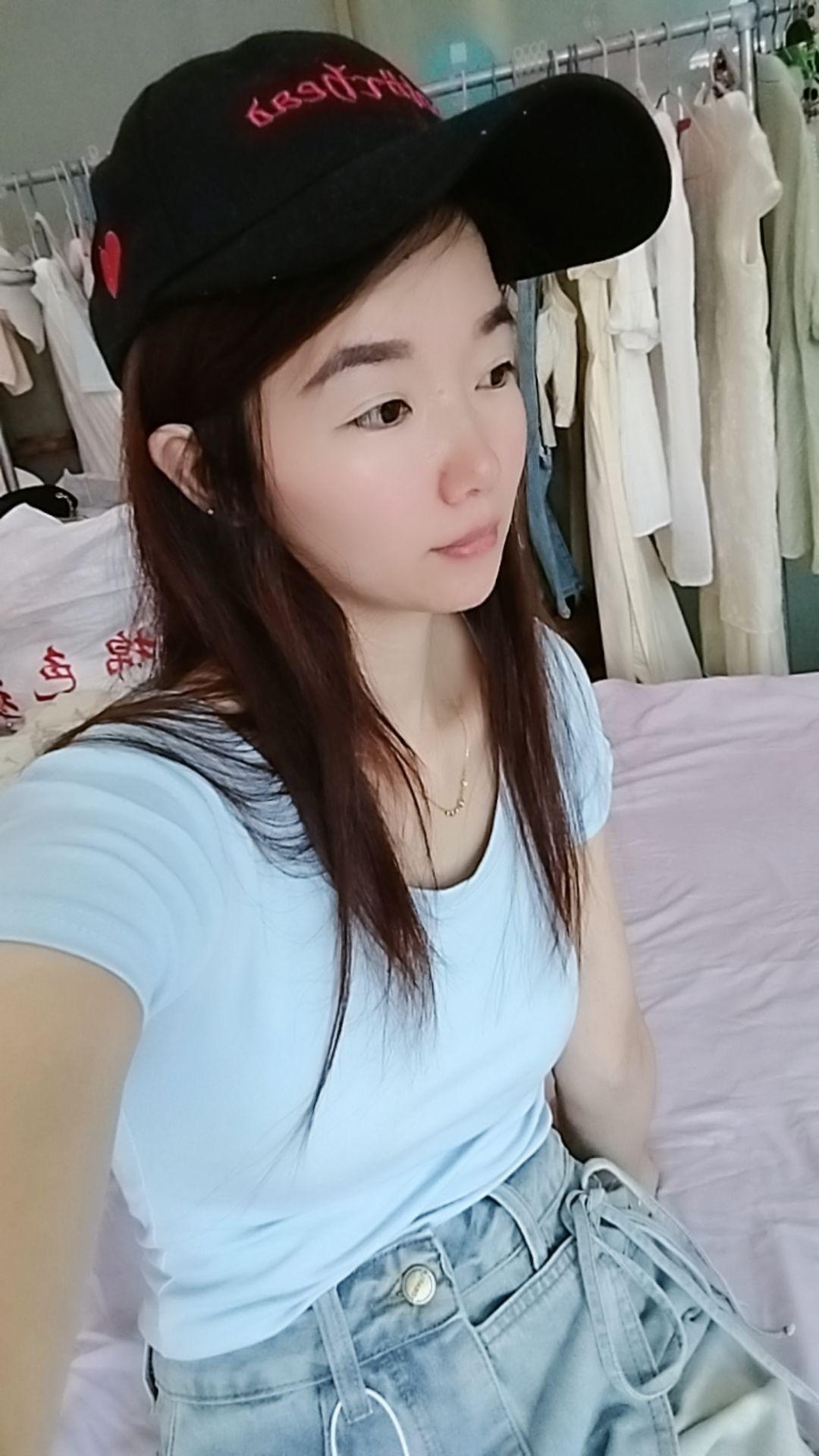 我没有很棒的工作，只能靠苦力赚点生活费，所以吃点苦，受点委屈，也是很正常的事。
