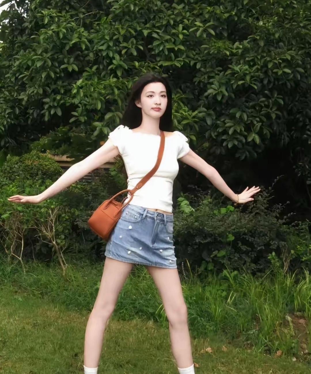 王楚然的腰线可真长 