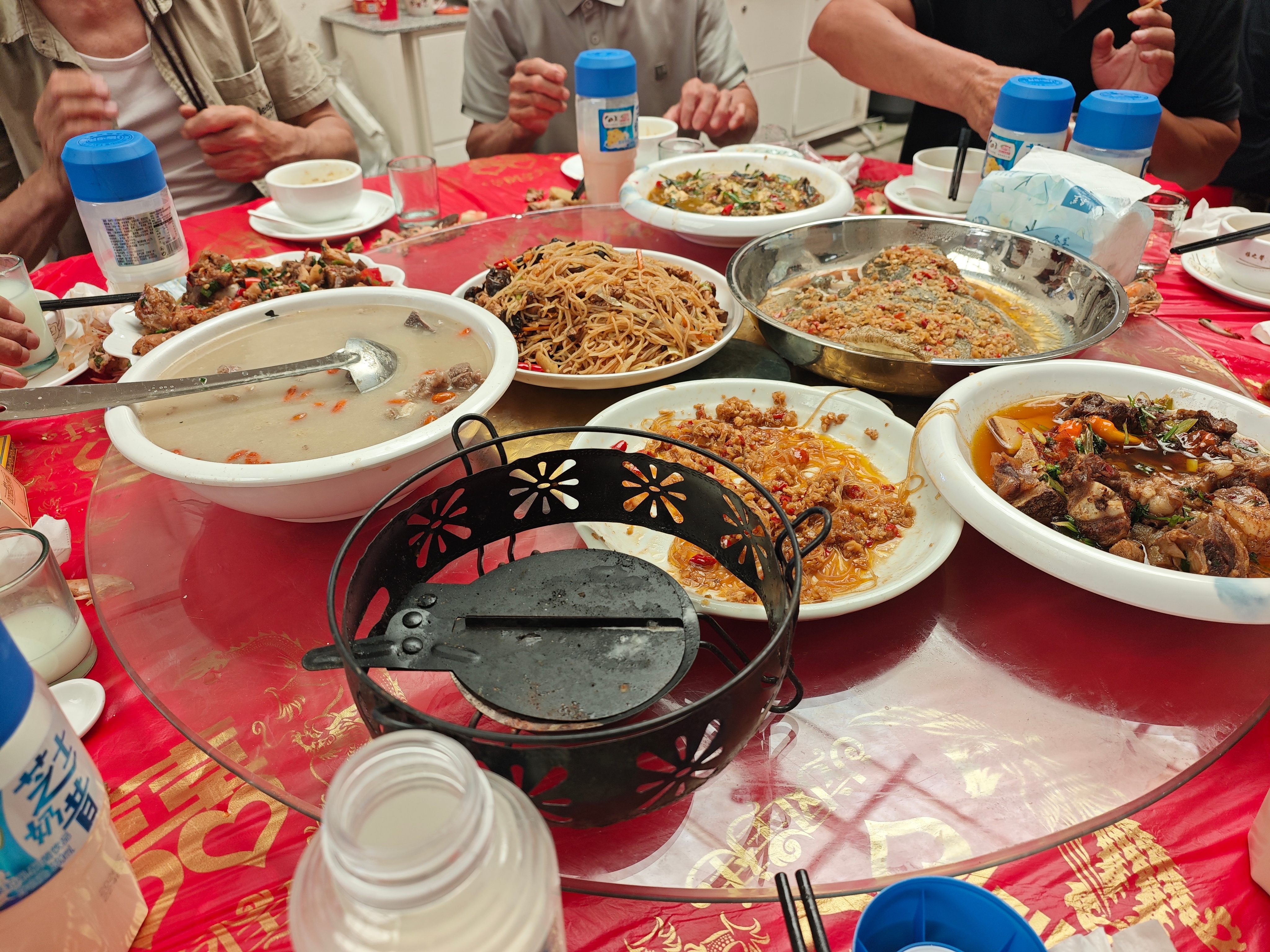 回村赶上吃大席了 