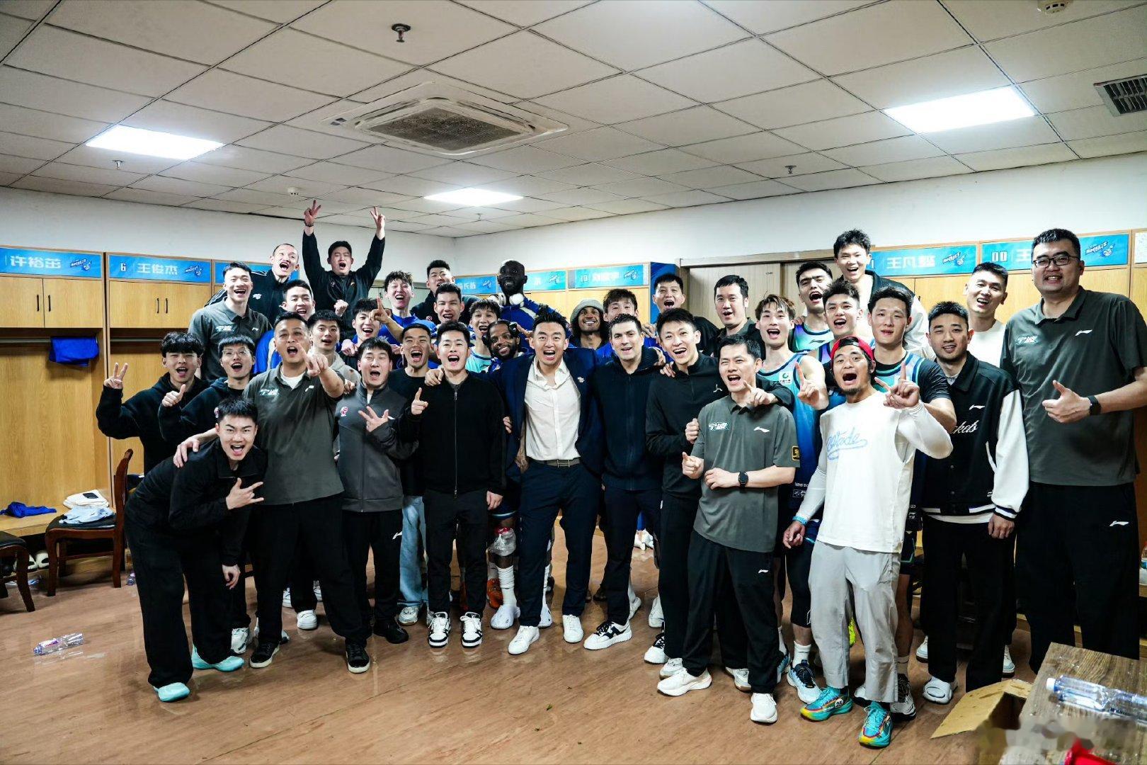 北控男篮 总经理人选确定后，新任主教练和教练组人选也会很快确定，你认为北控下赛季