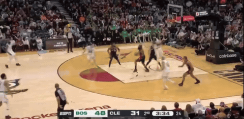 历史最佳传球！哈登后场罚球线送空接
今天凌晨骑士在主场迎战凯尔特人，最终以98-