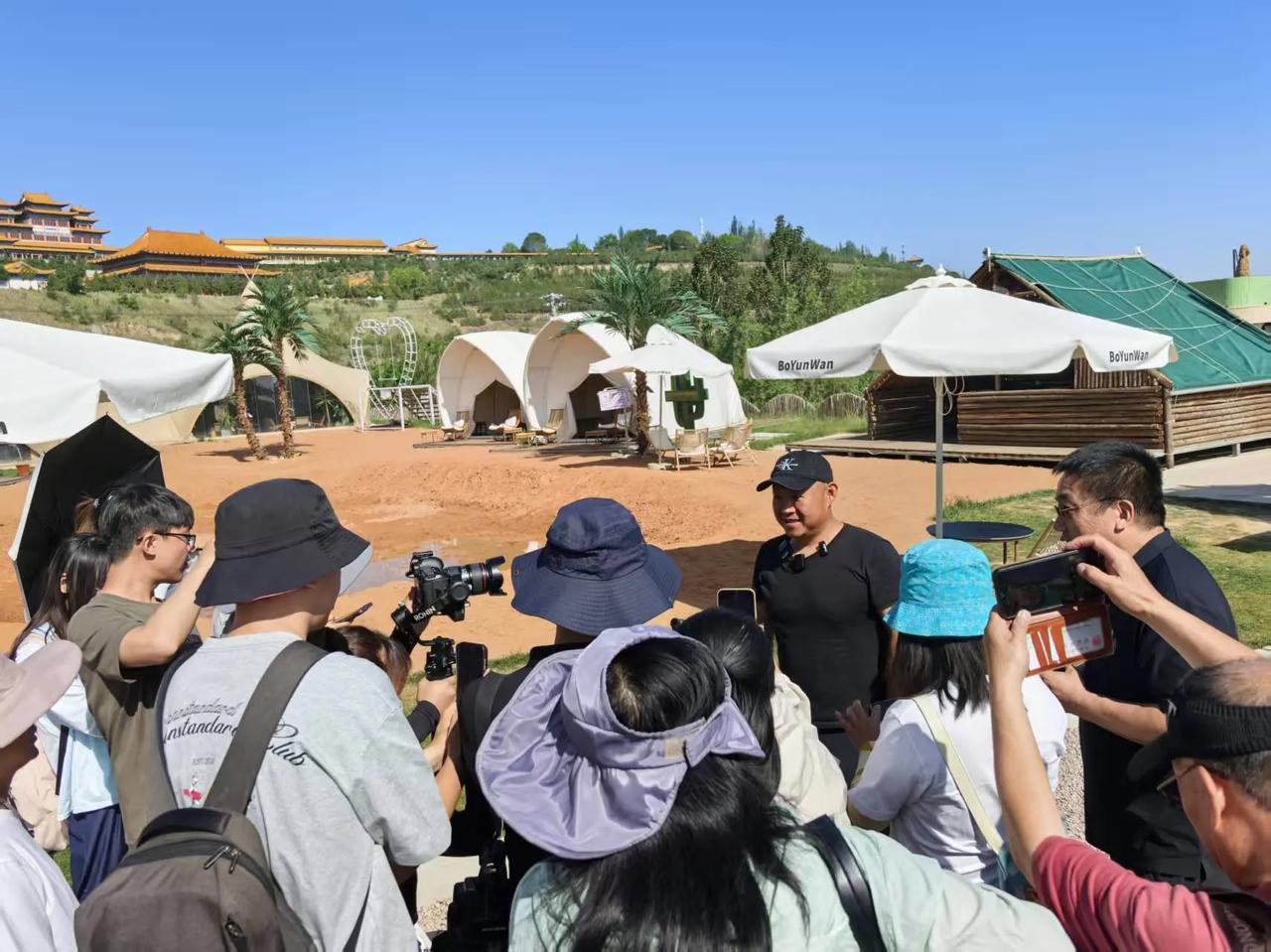 兰州乡村旅游发展出圈出彩——

村、企联手兰山大手笔
垃圾堆变身网红宿营地

大