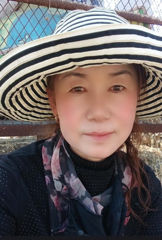 在楼里一点灰都没有
这几天回去收拾地
里外全是灰
脸上都能搓出灰卷
把我这好孩子