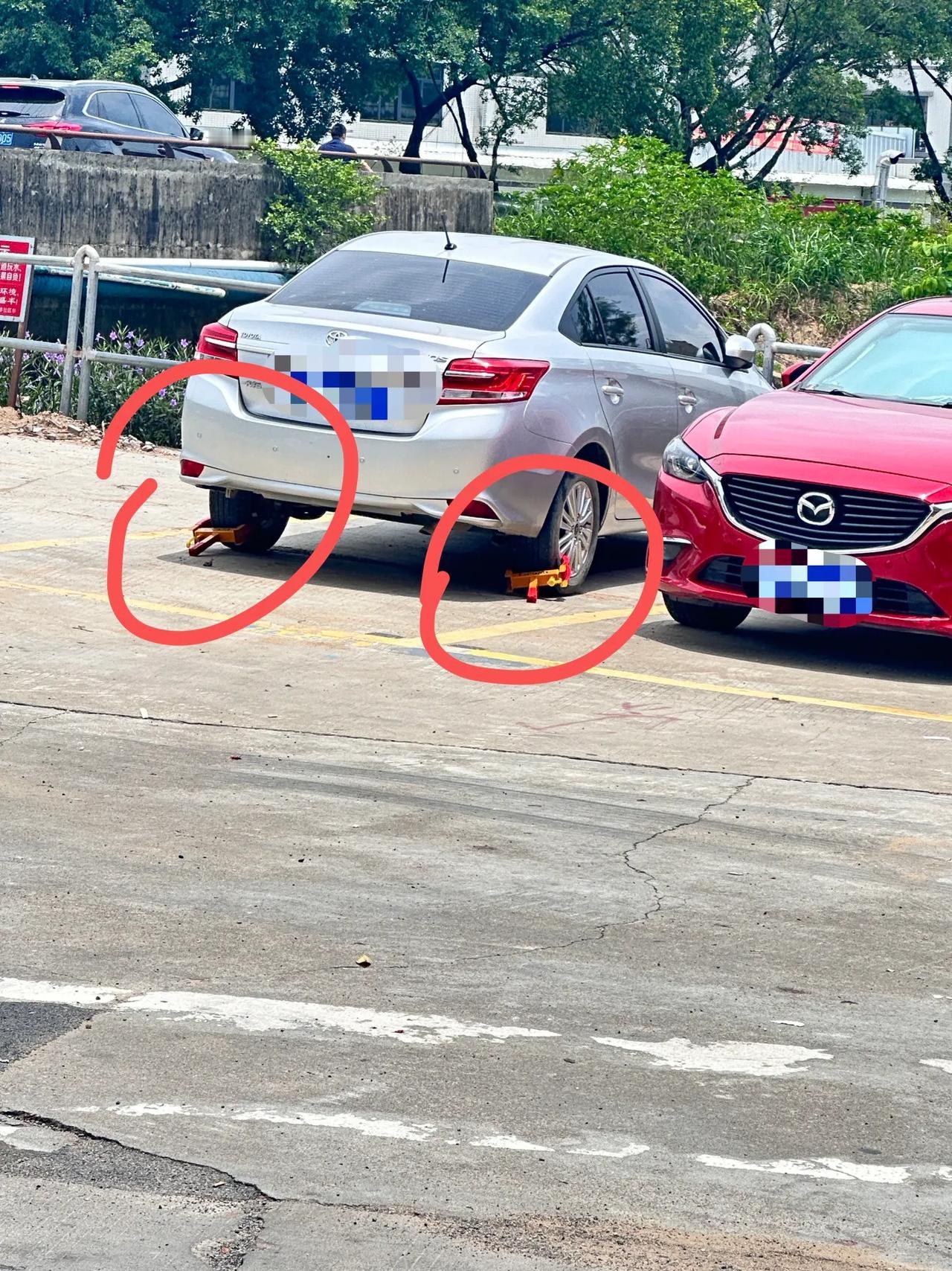 坐标中山小榄联丰某工业区路边，请问这些画了线的停车位是如何使用的？停在停车位上也
