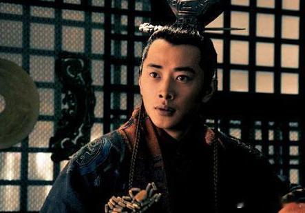 汉献帝刘协向权臣李傕哀求：“给我五斛米和些许牛骨吧！” 李傕大怒：“催什么催，迟