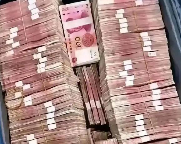 什么叫洗钱？给你讲个最通俗的例子。你明天买彩票中了500万，国家规定收20%个税
