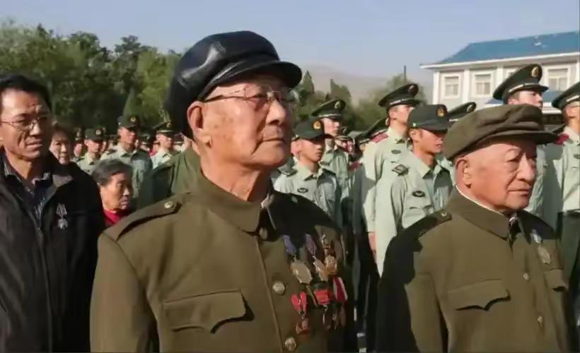 四野的后辈每年都大张旗鼓地搞聚会，名曰为了纪念革命先辈、传承革命精神。那么一野的